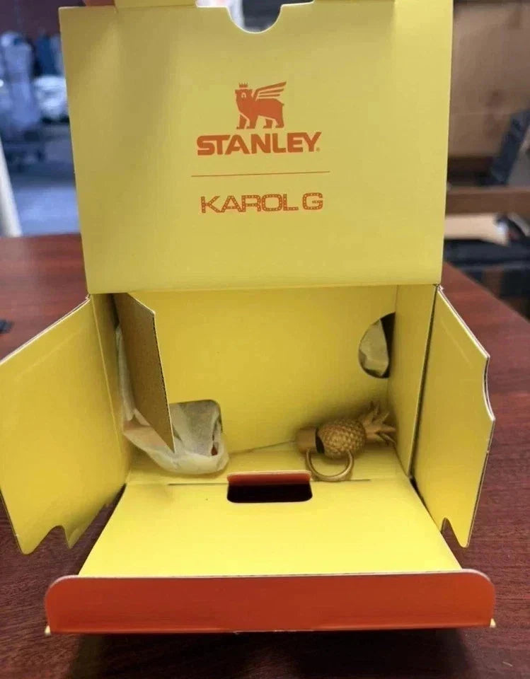 Stanley x KAROL G Quencher H2.0 40 oz Tumbler – Reusable Drinkware – view 4
